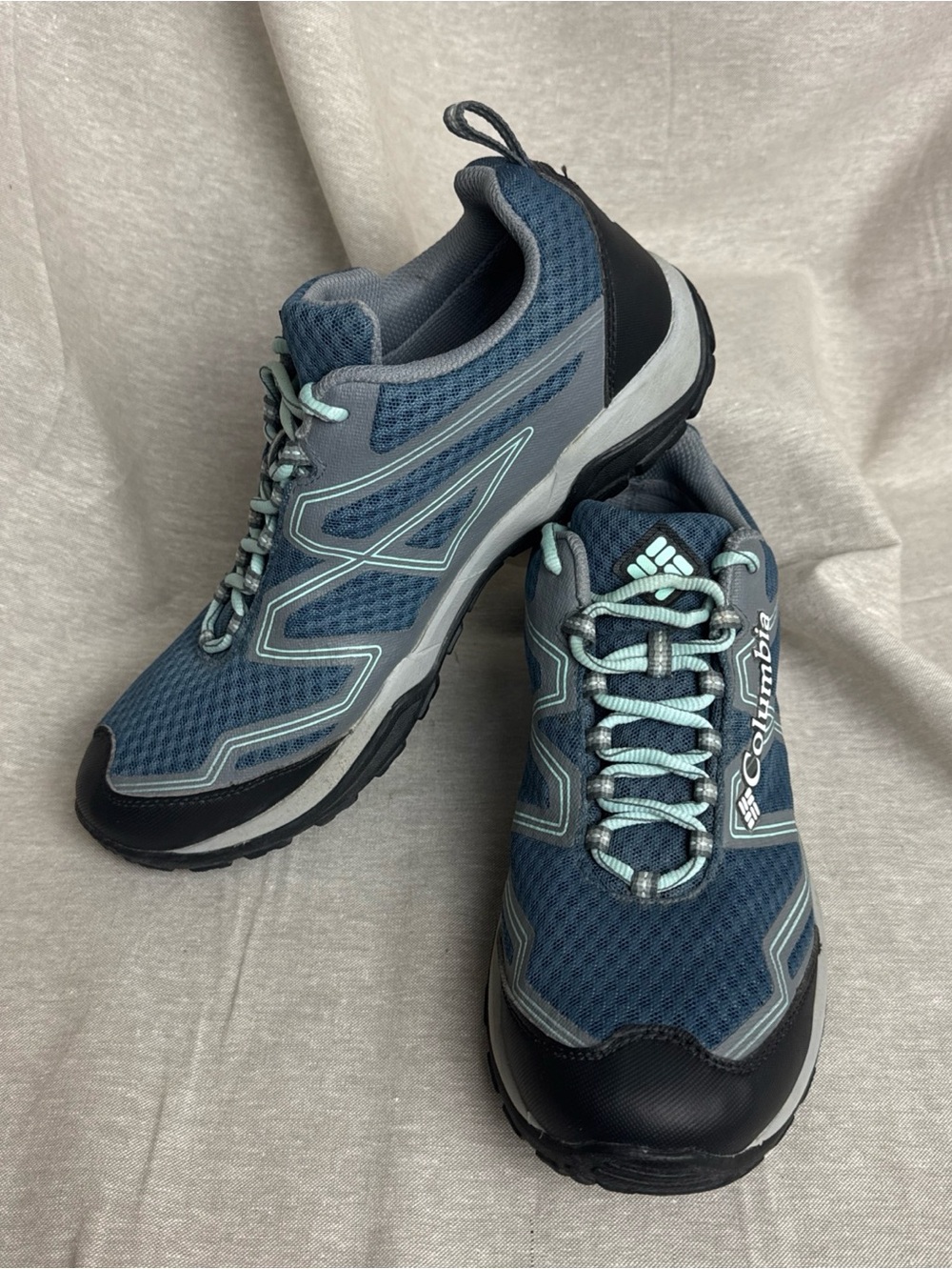 Columbia Pine Bluffs Omni-Tech Waterproof Hiking Shoes